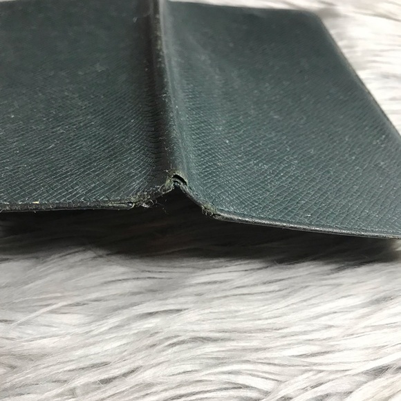 AUTH Louis Vuitton Taiga Green Checkbook Wallet - Picture 5 of 8
